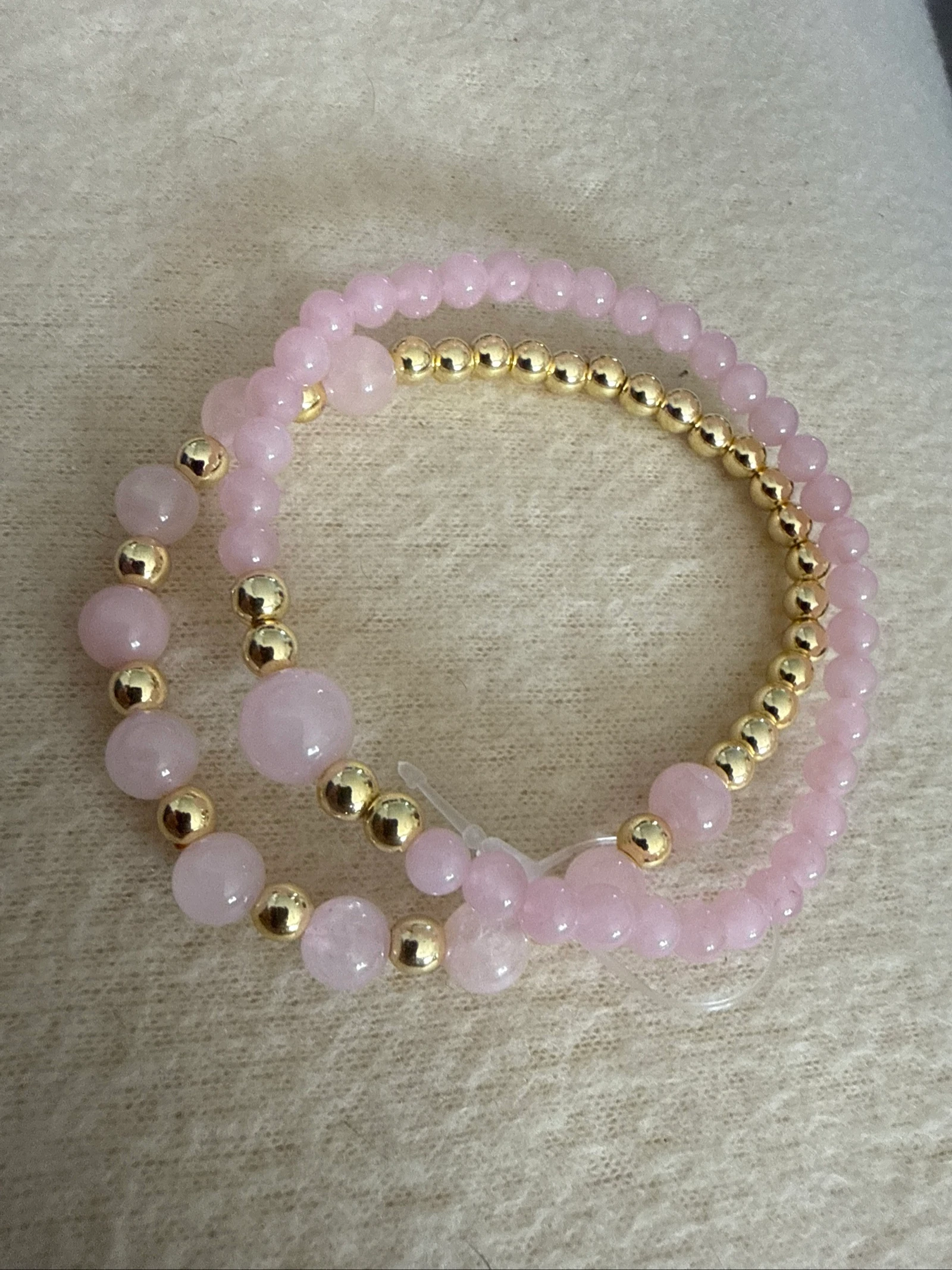 Lot de deux bracelets en quartz rose et hématite 